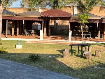 CASA EN VENTA EN LOMAS DE COMANJILLA LEÓN GTO A SOLO 5 MINUTOS DE PUERTO INTERIOR.