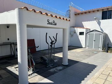 CASA EN VENTA EN LOMAS DE COMANJILLA LEÓN GTO A SOLO 5 MINUTOS DE PUERTO INTERIOR.