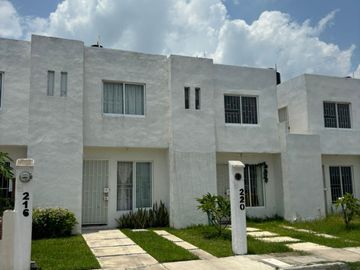 Casas de 2 Niveles en Fracc los Sauces cerca del campus Calazanz en Veracruz