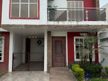 En venta casa de 2 dormitorios con jacuzzi en Urb.Ciudad Santiago.