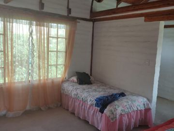 EN VENTA CASA DE CAMPO 1600 MTS DE TERRENO, CASA AMPLIA Y AREAS VERDES CON ARBOLES FRUTALES Y TODOS LOS SERVICIOS BASICOS