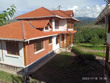 EN VENTA CASA DE CAMPO 1600 MTS DE TERRENO, CASA AMPLIA Y AREAS VERDES CON ARBOLES FRUTALES Y TODOS LOS SERVICIOS BASICOS