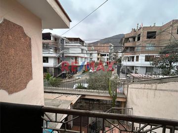 ¡ Oportunidad Única!!!  Única Casa De 3 Pisos Con Cochera En Mangomarca Cerca A Colegio Pnp