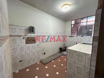 ¡ Oportunidad Única!!!  Única Casa De 3 Pisos Con Cochera En Mangomarca Cerca A Colegio Pnp