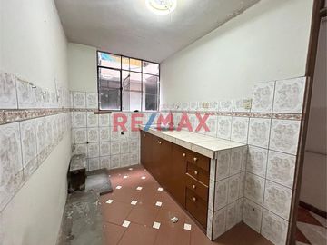 ¡ Oportunidad Única!!!  Única Casa De 3 Pisos Con Cochera En Mangomarca Cerca A Colegio Pnp