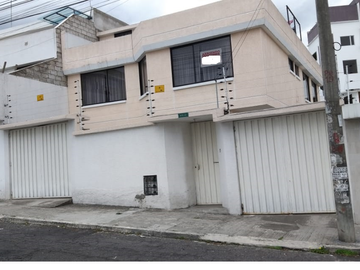 VENTA - CASA - NORTE - QUITO - RENTERA - 3 DEPARTAMENTOS