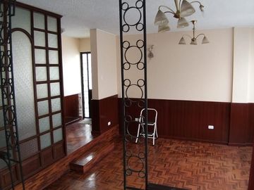 VENTA - CASA - NORTE - QUITO - RENTERA - 3 DEPARTAMENTOS