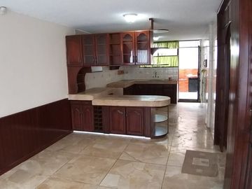 VENTA - CASA - NORTE - QUITO - RENTERA - 3 DEPARTAMENTOS