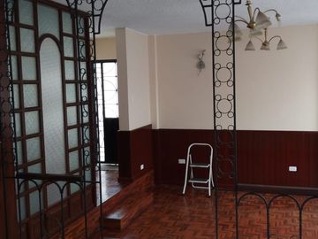 VENTA - CASA - NORTE - QUITO - RENTERA - 3 DEPARTAMENTOS