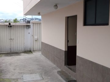 VENTA - CASA - NORTE - QUITO - RENTERA - 3 DEPARTAMENTOS
