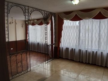 VENTA - CASA - NORTE - QUITO - RENTERA - 3 DEPARTAMENTOS