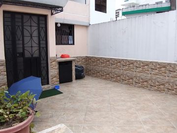 VENTA - CASA - NORTE - QUITO - RENTERA - 3 DEPARTAMENTOS