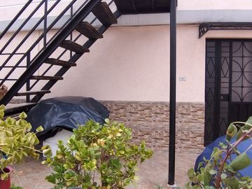 VENTA - CASA - NORTE - QUITO - RENTERA - 3 DEPARTAMENTOS