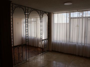 VENTA - CASA - NORTE - QUITO - RENTERA - 3 DEPARTAMENTOS
