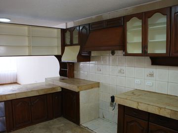 VENTA - CASA - NORTE - QUITO - RENTERA - 3 DEPARTAMENTOS