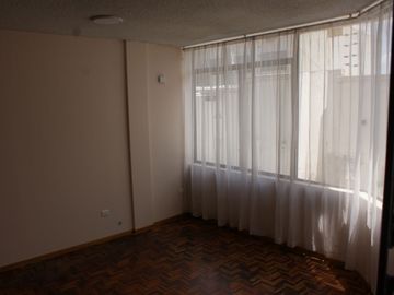 VENTA - CASA - NORTE - QUITO - RENTERA - 3 DEPARTAMENTOS