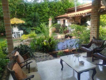 VENTA DE HERMOSA CASA EN CONDOMINIO PANCE AMPLIA ZONA VERDE