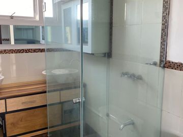 CASA DE VENTA O RENTA TUMBACO