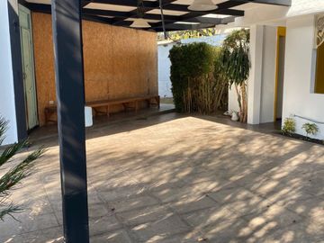CASA DE VENTA O RENTA TUMBACO