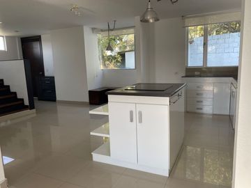 CASA DE VENTA O RENTA TUMBACO