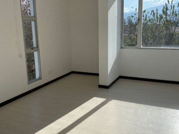 CASA DE VENTA O RENTA TUMBACO