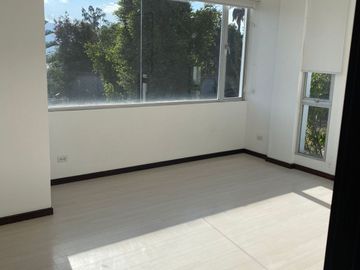 CASA DE VENTA O RENTA TUMBACO