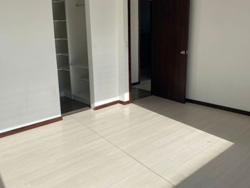 CASA DE VENTA O RENTA TUMBACO