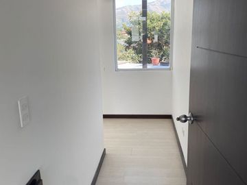 CASA DE VENTA O RENTA TUMBACO