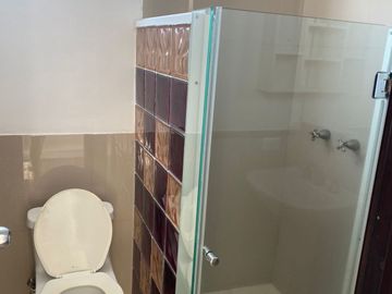 CASA DE VENTA O RENTA TUMBACO