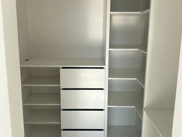 CASA DE VENTA O RENTA TUMBACO