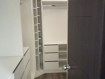 CASA DE VENTA O RENTA TUMBACO