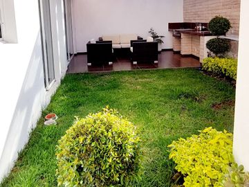 Vendo casa en Cumbayá, sector Santa Inés, entre Colegio Menor y Pillagua.