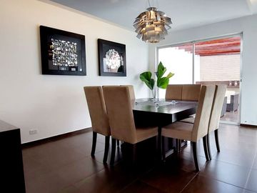 Vendo casa en Cumbayá, sector Santa Inés, entre Colegio Menor y Pillagua.