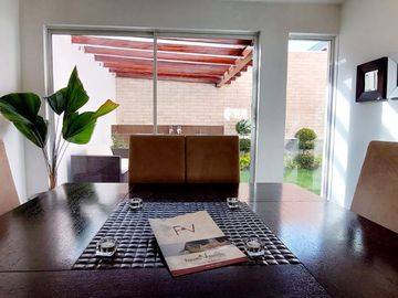Vendo casa en Cumbayá, sector Santa Inés, entre Colegio Menor y Pillagua.