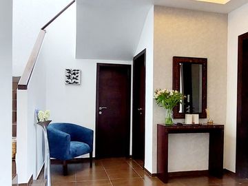 Vendo casa en Cumbayá, sector Santa Inés, entre Colegio Menor y Pillagua.