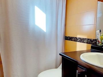 Vendo casa en Cumbayá, sector Santa Inés, entre Colegio Menor y Pillagua.