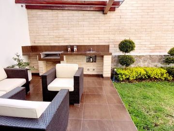 Vendo casa en Cumbayá, sector Santa Inés, entre Colegio Menor y Pillagua.