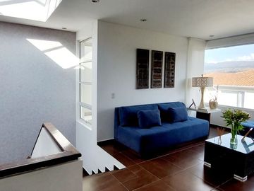 Vendo casa en Cumbayá, sector Santa Inés, entre Colegio Menor y Pillagua.