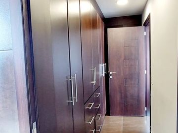 Vendo casa en Cumbayá, sector Santa Inés, entre Colegio Menor y Pillagua.
