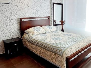 Vendo casa en Cumbayá, sector Santa Inés, entre Colegio Menor y Pillagua.