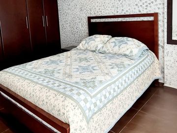 Vendo casa en Cumbayá, sector Santa Inés, entre Colegio Menor y Pillagua.
