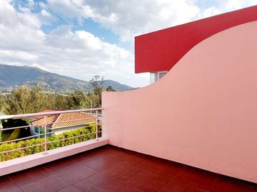 Vendo casa en Cumbayá, sector Santa Inés, entre Colegio Menor y Pillagua.