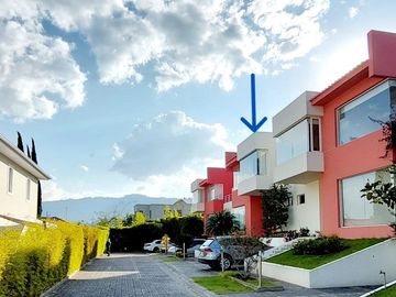 Vendo casa en Cumbayá, sector Santa Inés, entre Colegio Menor y Pillagua.