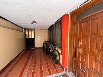 ¡Oportunidad Única! Casa Rentera en el Sector Parque Inglés, Norte de Quito - Precio: $230,000