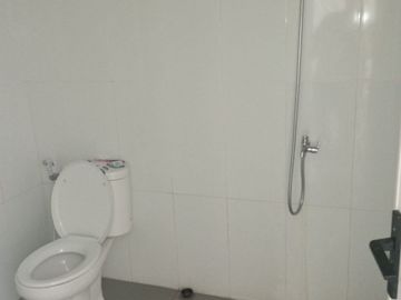 DISEWAKAN RUMAH BARU LAYOUT KANTOR DI SINABUNG KEBAYORAN BARU JAKARTA SELATAN