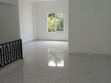 DISEWAKAN RUMAH BARU LAYOUT KANTOR DI SINABUNG KEBAYORAN BARU JAKARTA SELATAN