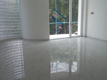 DISEWAKAN RUMAH BARU LAYOUT KANTOR DI SINABUNG KEBAYORAN BARU JAKARTA SELATAN