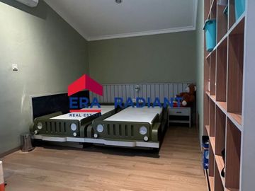 Dijual Rumah Cantik Nuansa Villa di Menjangan Raya, Ciputat - Luas Tanah 1880m², Semi Furnished, Harga Nego