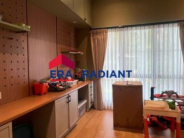 Dijual Rumah Cantik Nuansa Villa di Menjangan Raya, Ciputat - Luas Tanah 1880m², Semi Furnished, Harga Nego