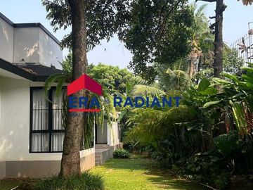 Dijual Rumah Cantik Nuansa Villa di Menjangan Raya, Ciputat - Luas Tanah 1880m², Semi Furnished, Harga Nego